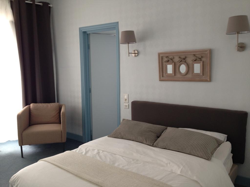L'Auberge Des Sources Druyes-les-Belles-Fontaines Номер фото